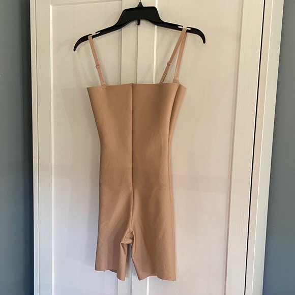 SKIMS Core Sculpt Open Bust Mid Thigh Bodysuit - Picture 6 of 6